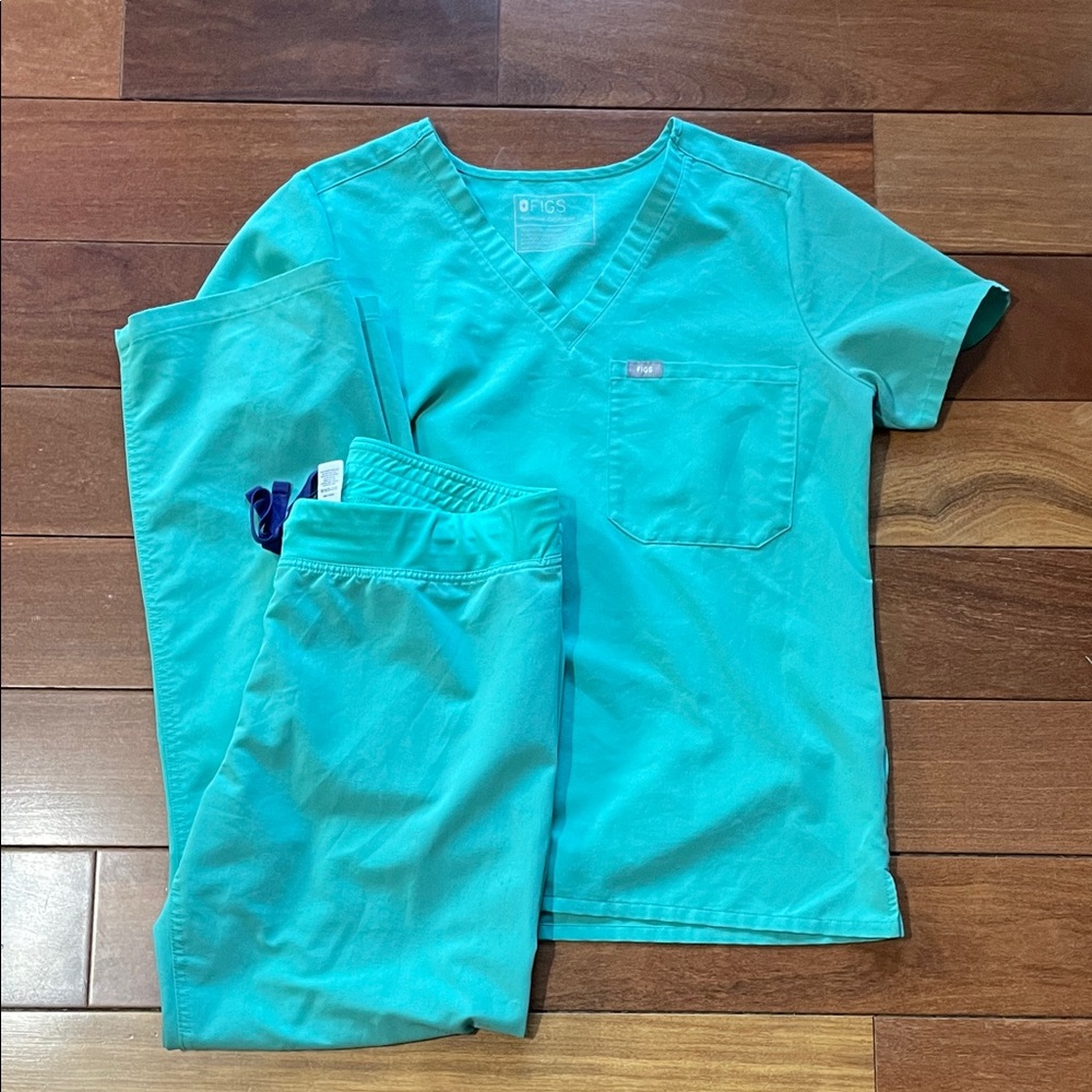 FIGS Scrub Set